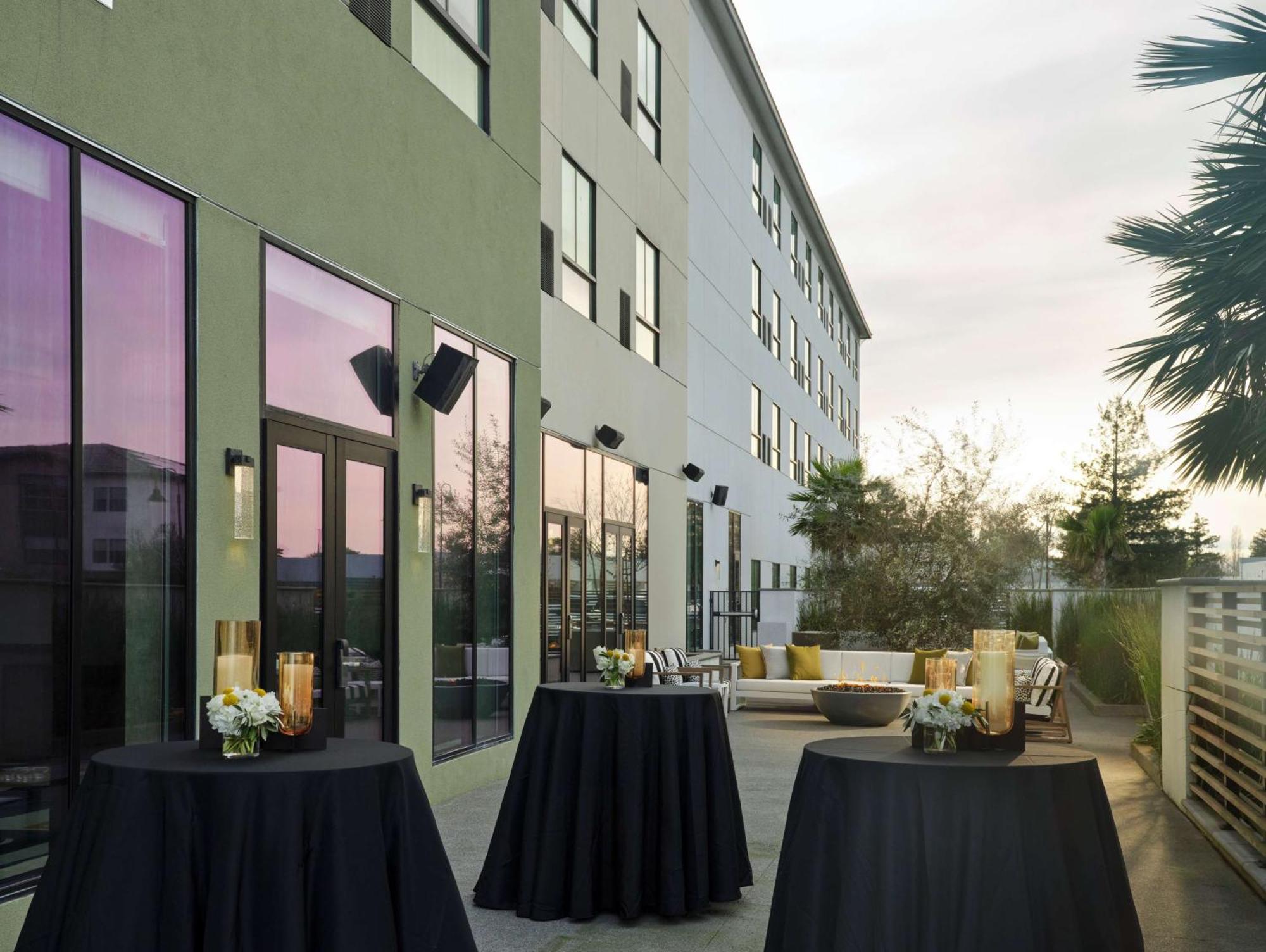 Hotel Centro Sonoma Wine Country, Tapestry Collection Hilton ロナート・パーク エクステリア 写真