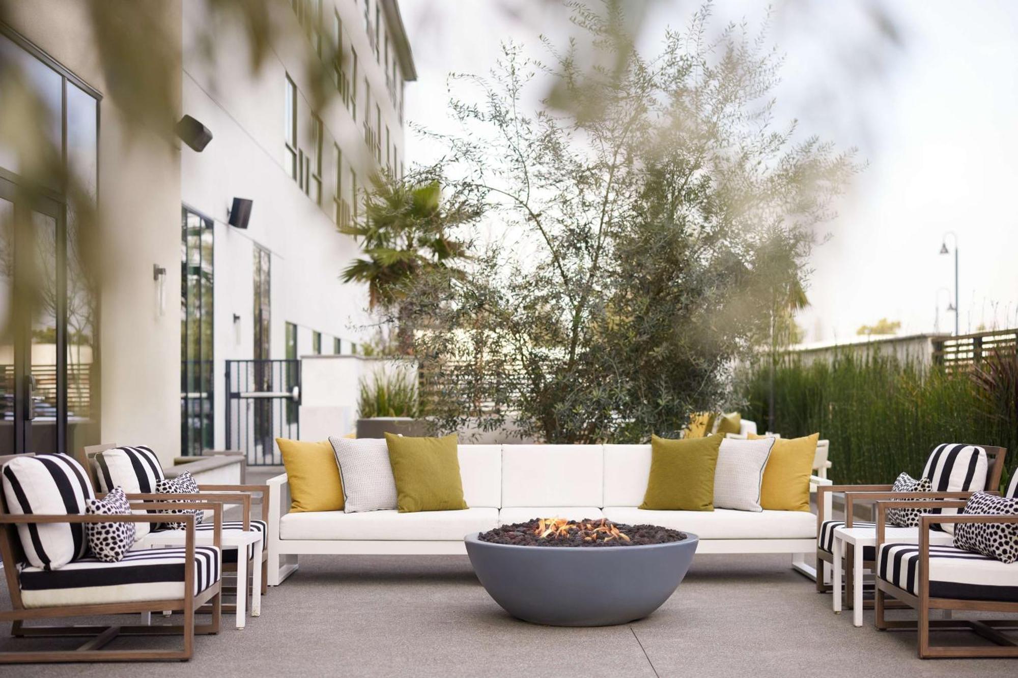 Hotel Centro Sonoma Wine Country, Tapestry Collection Hilton ロナート・パーク エクステリア 写真