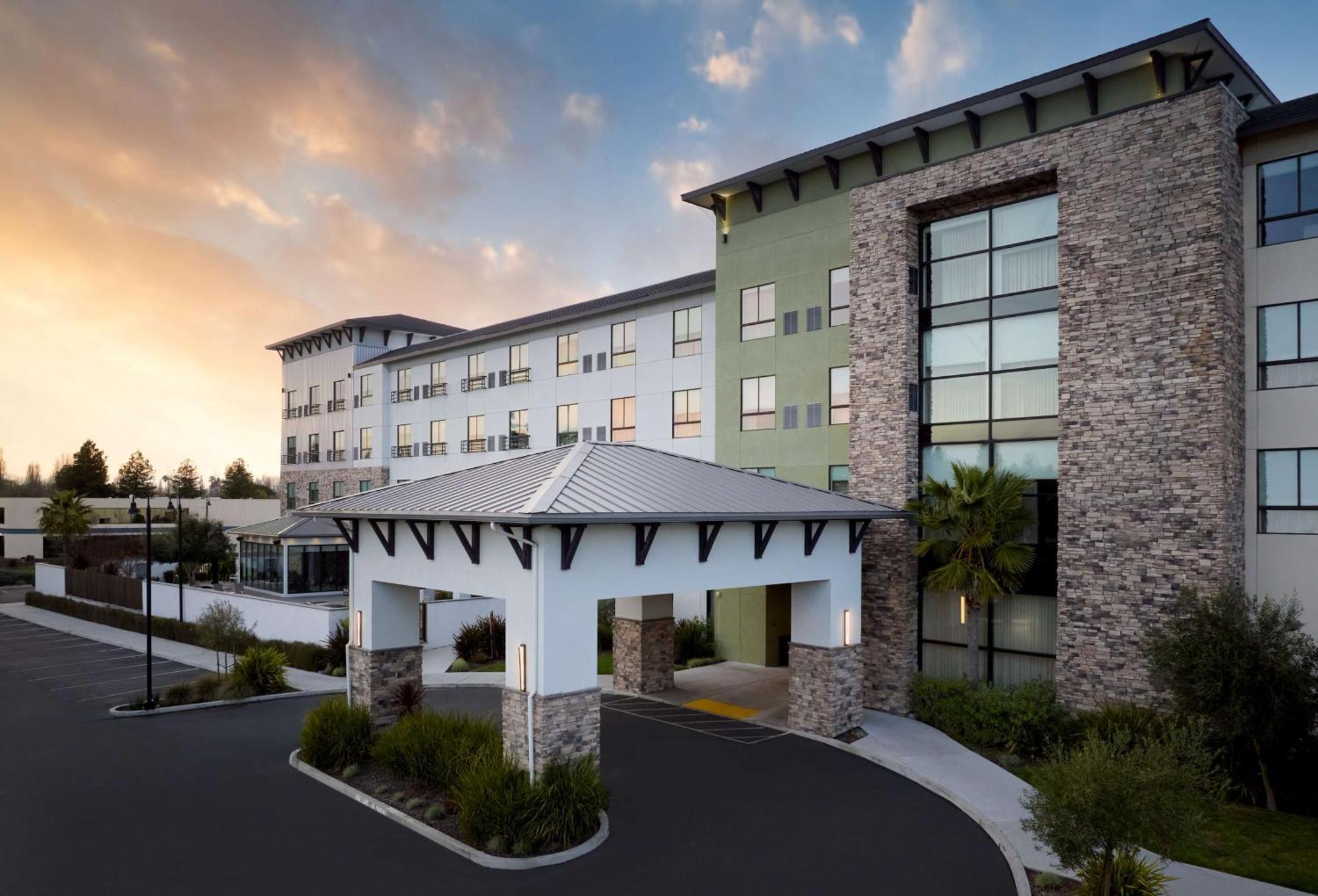 Hotel Centro Sonoma Wine Country, Tapestry Collection Hilton ロナート・パーク エクステリア 写真